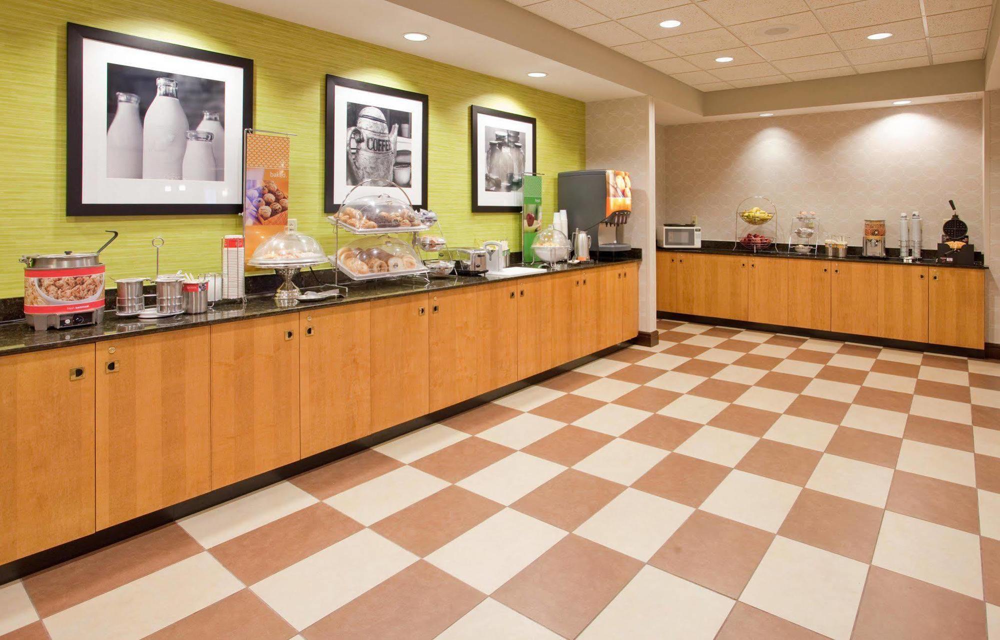 Hampton Inn Norfolk Exterior foto