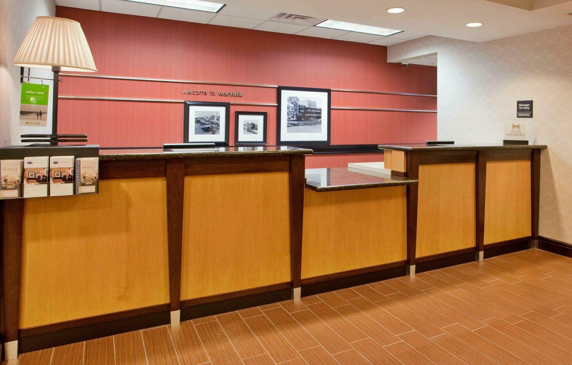 Hampton Inn Norfolk Exterior foto